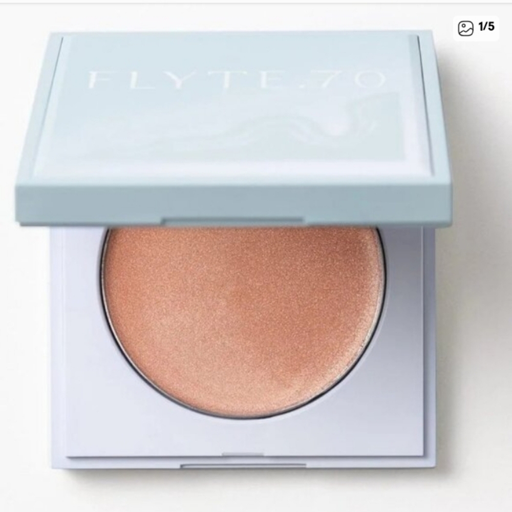 Flyte 70 Glow Back Creme Powder Highlighter In The Glamorus Life NIB Illuminator